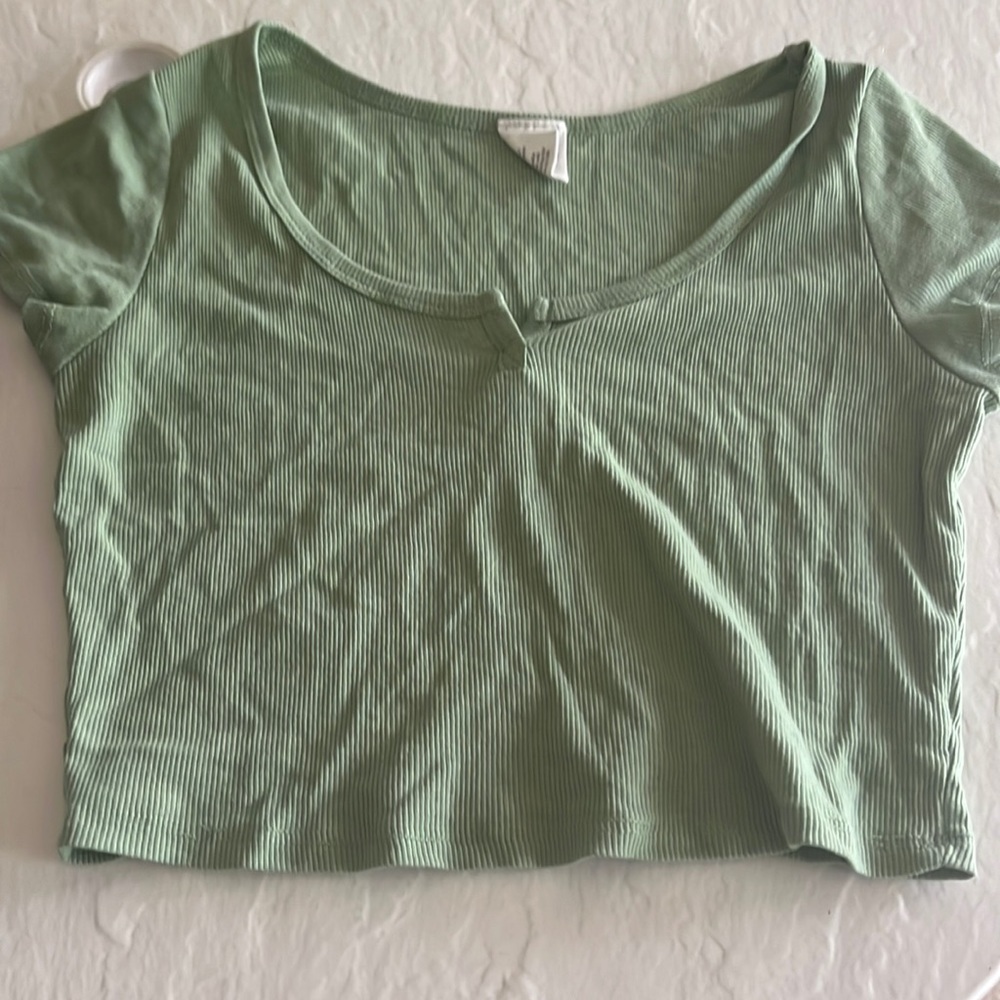 croped t-shirt from zumiez